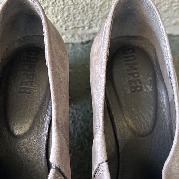 Camper Kara Grey and Cream Block Heel Pump Sz 39 Business Casual Office Suede - Picture 7 of 9